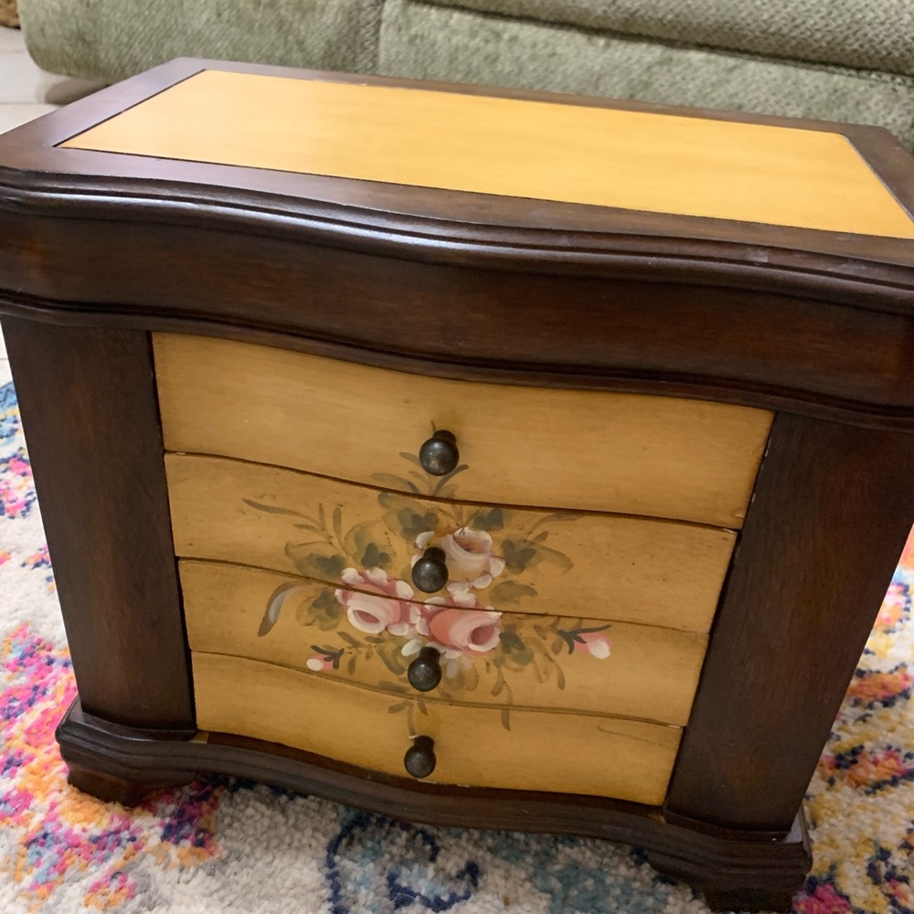 Wooden jewelry box